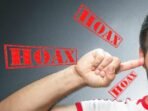 LAWAN HOAKS DENGAN LITERASI MEDIA_355017