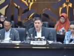 Wakil_Ketua_Komisi_I_DPR_RI_Dave_Akbarshah_Fikarno_Laksono_saat_mendengar_Presentasi_Tim_Ahli_atas_h20260714182010-1024x683