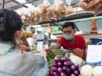Transaksi-NonTunai-dengan-Kartu-melalui-Cashlez-di-Pedagang-Pasar-Bersih-Sentul-City