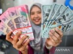 Nilai-tukar-rupiah-melemah-270726-RIV-6